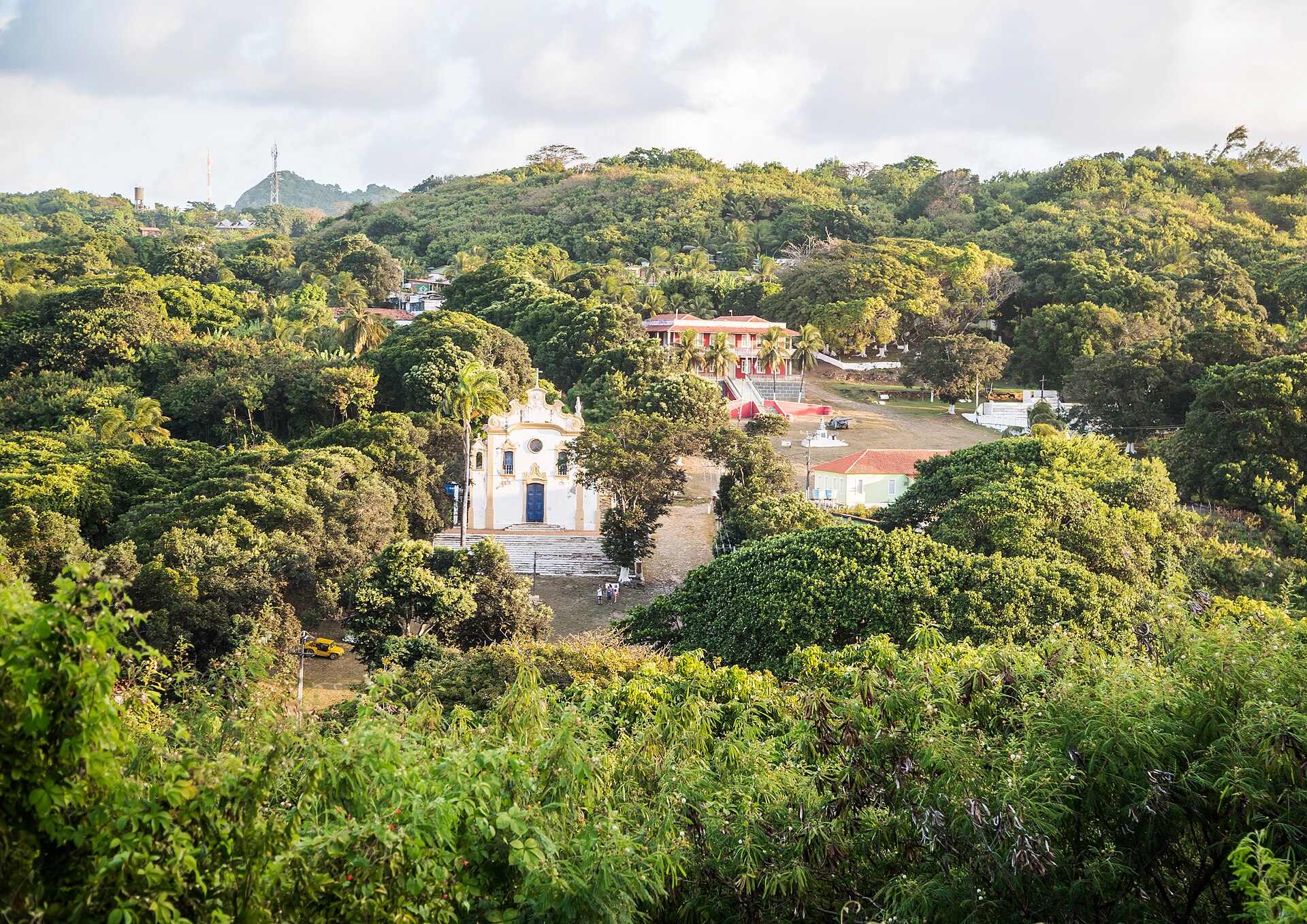 Vila dos Remédios, o centro histórico de Fernando de Noronha, onde fica boa parte do comércio e das pousadas